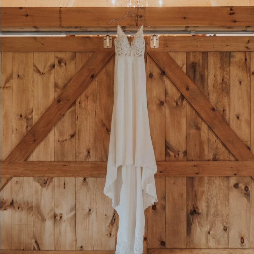 Elegant White Lace Wedding Dress